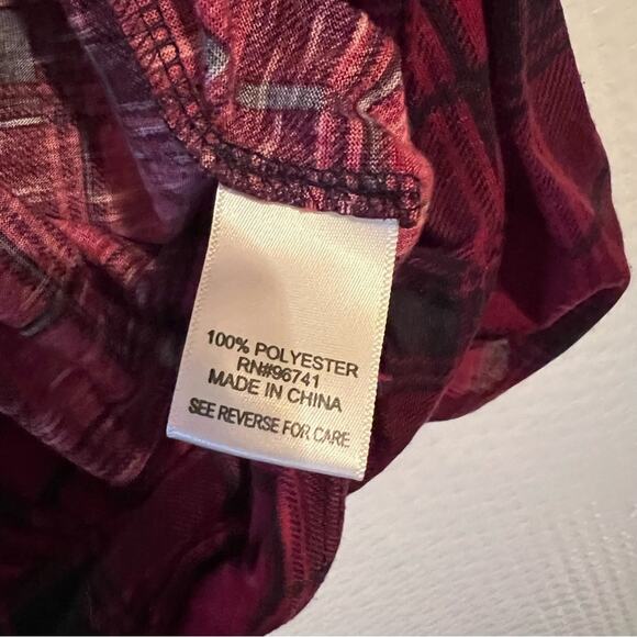 Self Esteem Open front blouse tied at bottom.  1x. Black/red plaid.  Cute top. - Picture 4 of 14